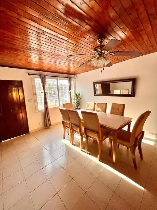 Casa Cerca A El Mar Con Parqueadero Cartagena
