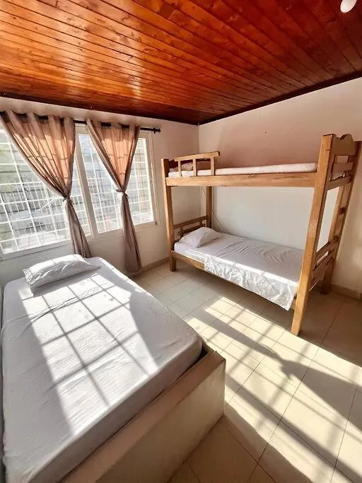 Casa Cerca A El Mar Con Parqueadero 0*, Cartagena